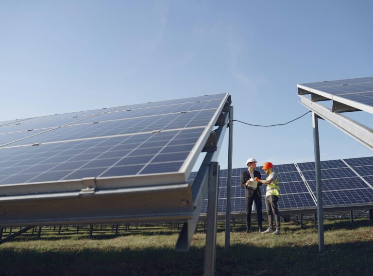 Instalacion de modulos en las plantas fotovoltaicas